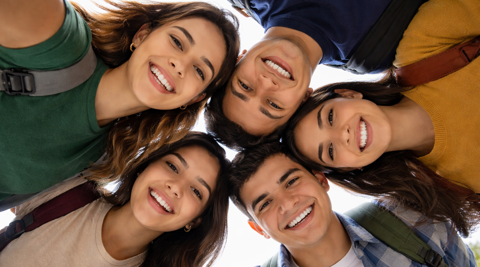 Estudiantes de la Facultad de Ciencias Humanas en actividades académicas colaborativas